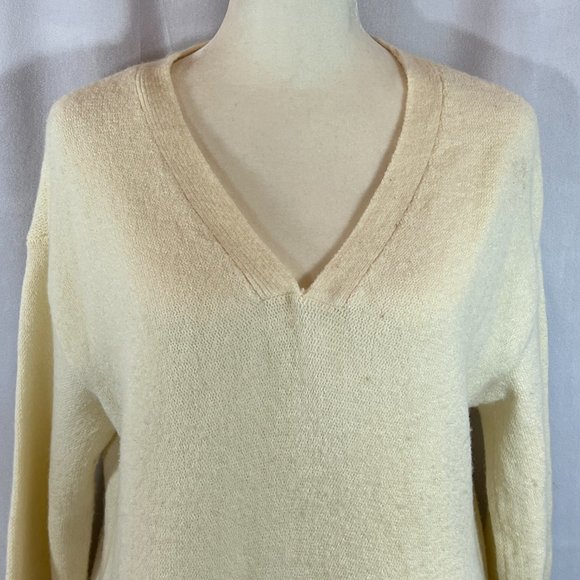 Anthropologie Joy Ivory Cream Fringed Hem V-Neck Sweater Size Small - Picture 4 of 11